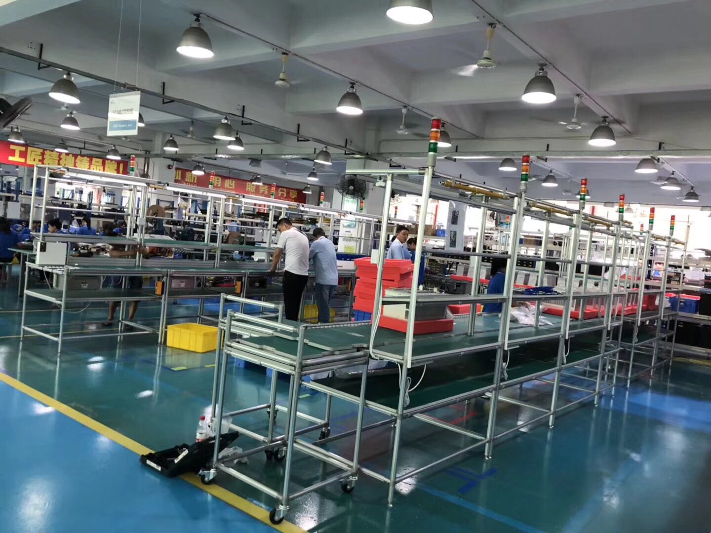 構建高效電子設備智能總裝線的場景與目標導向